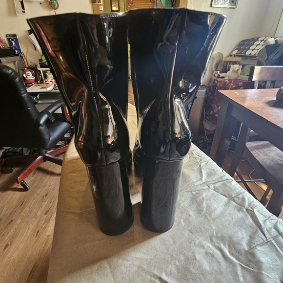 Charlotte Russe faux patent leather platform boots. Size 8 - Picture 2 of 7